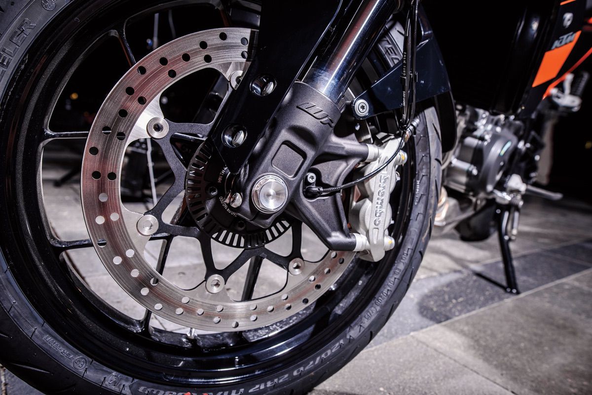 Cómo ajustar correctamente los frenos de tu moto